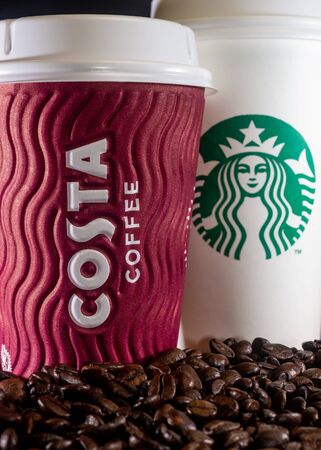 Kuala Lumpur, Circa 2020 - Starbucks vs Costa Coffee, two giants in the coffee industry. In 2019, Starbucks has 30,626 retail locations while Costa has 3,883.のeditorial素材