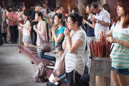 People at a temple in Taiwanのeditorial素材