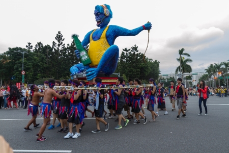 Costumed revelers march with floats in the annual Dream Parade on October 19, 2013, in Taipei, Taiwan.のeditorial素材