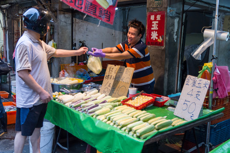NEW TAIPEI CITY, TAIPEI, TAIWAN. NOVEMBER 2, 2014. Traditional street market in Taiwan with vendors selling fruit and vegetablesのeditorial素材