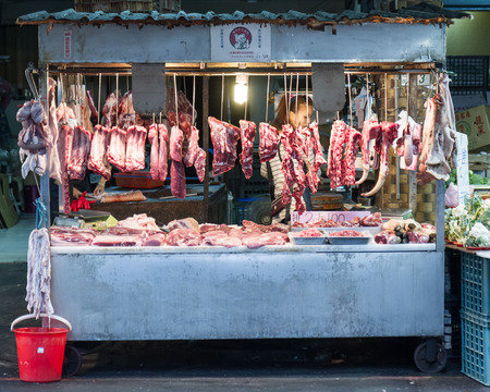 NEW TAIPEI CITY, TAIPEI, TAIWAN. NOVEMBER 2, 2014. Traditional street market in Taiwan with vendors selling street food.のeditorial素材