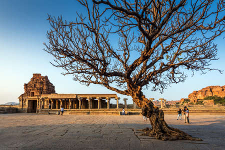 Hampi, Karnataka, India - January 10, 2020: Vijaya Vitthala Temple. Beautifully carved out of a monolith rock, a piece of intricate architectural marvel that the ancients built.のeditorial素材