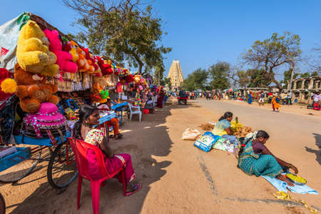 HAMPI, KARNATAKA, INDIA - JANUARY 12, 2020: Local market shops in front of old Hampi Bazaar. Hampi, Karnataka, India.のeditorial素材