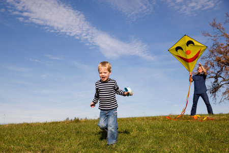Boy and father start a Kiteの写真素材