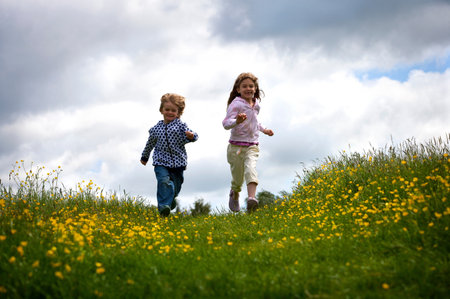 2 young children running.の写真素材