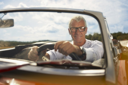 Senior man in sports carの写真素材