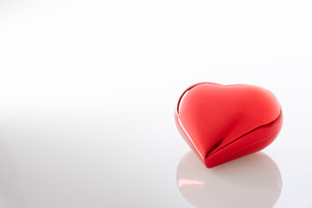 Shiny red heartの写真素材