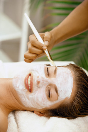 Woman wearing face maskの写真素材