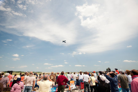 Spectators at airshowのeditorial素材