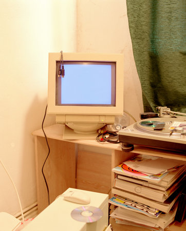 Computer next to a turntableのeditorial素材