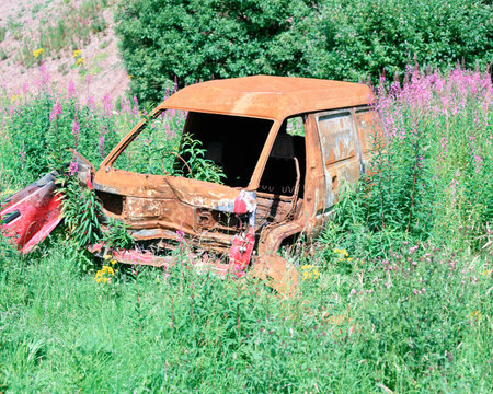Abandoned van in a fieldの写真素材