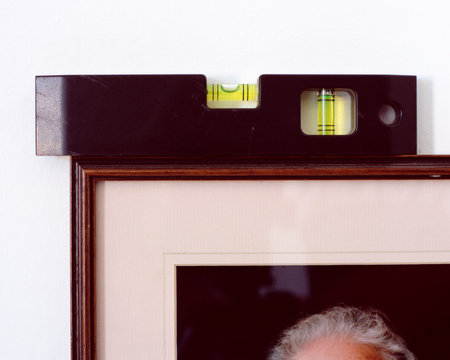 Spirit level on picture frame