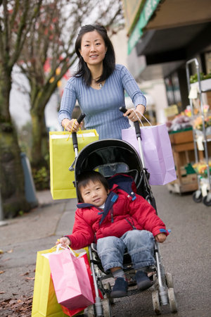 Mother and toddler out shoppingの写真素材
