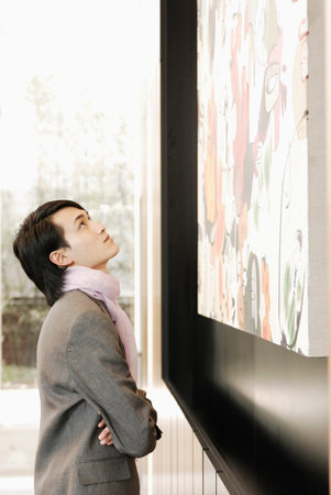 Man Looking At A Paintingの写真素材