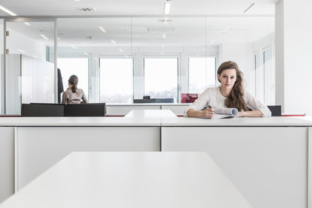 Businesswomen Working In Officeの写真素材