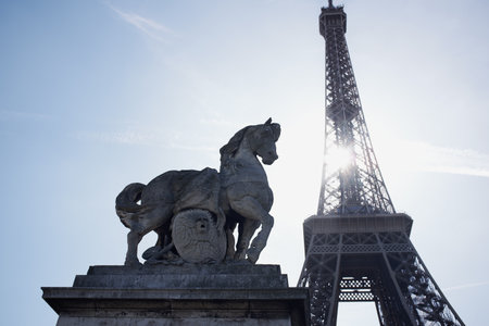 Horse Statue And Eiffel Tower, Paris, Franceの写真素材