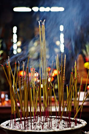 Incense sticks in Chua Ngoc Hoang, Ngoc Hoang Pagoda, Ho Chi Minh City , Vietnamの写真素材