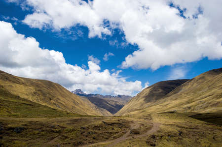 Descent through the Pampas to Punta Carretera in the Urubamba mountain range, Peruの写真素材