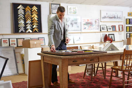 Framer arranging objects in picture in picture framers workshop