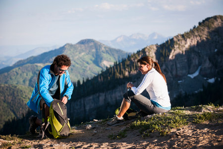 Hikers taking break, Sunset Peak trail, Catherine's Pass, Wasatch Mountains, Utah, USAの写真素材