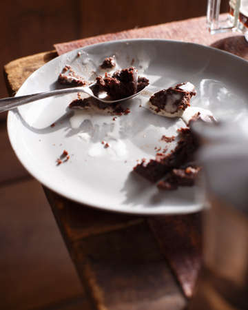 Leftover chocolate pudding on plateの写真素材