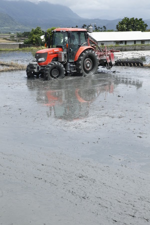 Farmers use tractorのeditorial素材