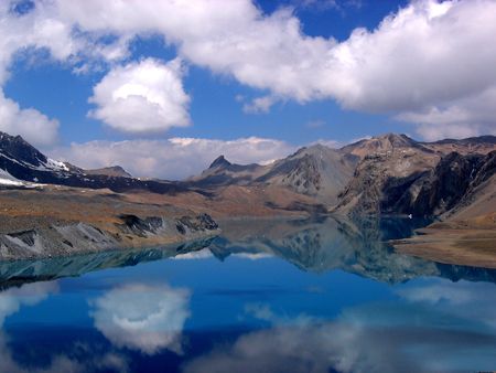 One of the highest lakes in the world at 5,100m. Set right up in the Himalayas with no access except from by foot and a 2 week trek, I think the shot was worth it.の写真素材