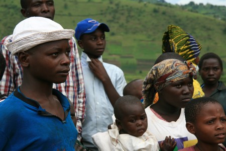 DR CONGO - NOV 2ND : Refugees cross from DR Congo into Uganda at the border village of Busanza in Kisoro district on 2nd November 2008のeditorial素材