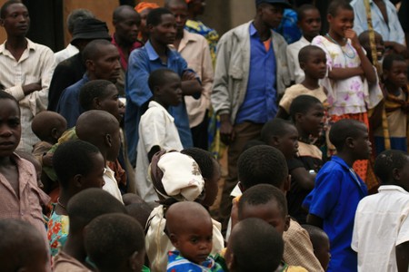 DR CONGO - NOV 2ND : Refugees cross from DR Congo into Uganda at the border village of Busanza in Kisoro district on 2nd November 2008のeditorial素材