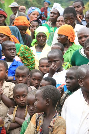 DR CONGO - NOV 2ND : Refugees cross from DR Congo into Uganda at the border village of Busanza in Kisoro district on 2nd November 2008のeditorial素材
