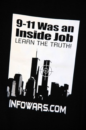 VANCOUVER - SEPT 11: 9/11 Truth Demonstration at Vancouver Art Gallery, September 11, 2009 in Vancouver, Canada
のeditorial素材