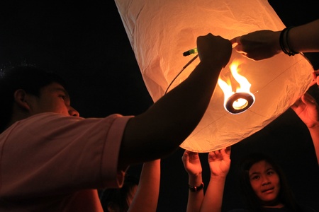 BANGKOK - DEC 5: Burning Lantern at the King's Birthday Celebration - Bangkok, Thailand 5th December 2010)のeditorial素材