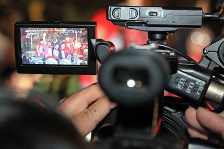 BANGKOK - DEC 10: Red Shirts - At least 10,000 anti-government protesters return to the streets of Bangkok's at Democracy Monument to make themselves heard on December 10, 2010 in Bangkok 
のeditorial素材
