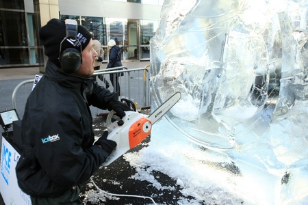 LONDON, UK - JANUARY 13 : International Ice Sculpting Festival 2012のeditorial素材