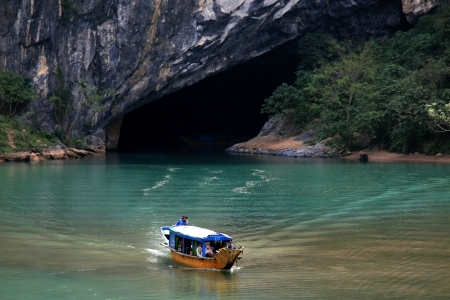 Cave at Phong Nha Ke Bang Region(UNESCO) in Vietnamのeditorial素材