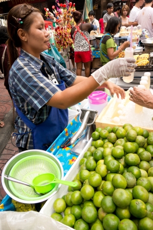 BANGKOK - FEBUARY 10 : Chinese New Year 2013 - Street Vendor in Chinatown, Bangkok, Thailand on 10th Febuary 2013のeditorial素材