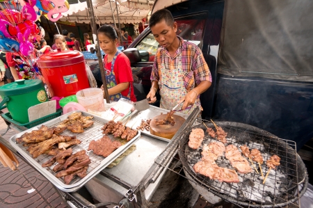BANGKOK - FEBUARY 10 : Chinese New Year 2013 - Street Vendor in Chinatown, Bangkok, Thailand on 10th Febuary 2013のeditorial素材