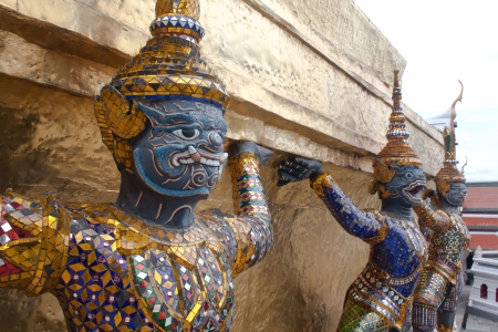 The Giant Statues protected golden pagoda in The Emerald Buddha Temple  Wat Phra Kaeo    Grand Palace , Bangkok , Thailandのeditorial素材