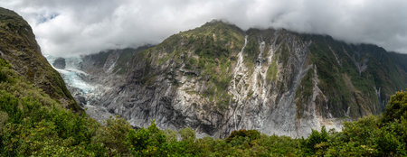 Beautiful summer day at Franz Josef glacier, New Zealandの写真素材