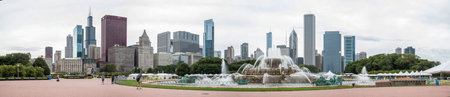 Chicago skyline from Buckingham fountain, United Statesの写真素材