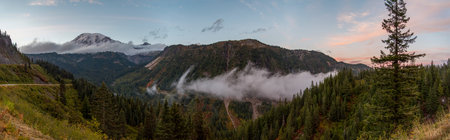 Sunset over Mount Rainier National Park, United Statesの写真素材