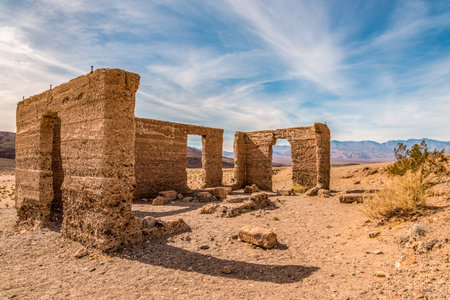 Old ruined building from the old gold rush time, Death Valley, USAの写真素材