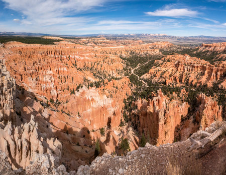 Scenic rocks from the Navajo Loop Trail leading through Bryce Canyon, USAの写真素材