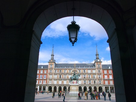Arch and Lamp at Plaza Mayor Square - Madrid, Spain. Plaza Mayor Square is located in downtown Madrid and itâs a major symbol for the city. It was constructed in the beginning of the 17th century during the Baroque artistic period.  It has a rectangularのeditorial素材