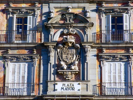 Sign of Plaza Mayor Square - Madrid, Spain.  Plaza Mayor Square is located in downtown Madrid and itâs a major symbol for the city. It was constructed in the beginning of the 17th century during the Baroque artistic period.  It has a rectangular shape aのeditorial素材