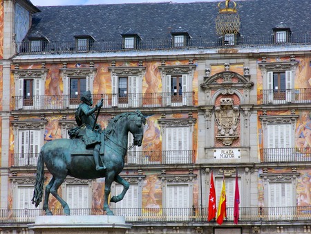 Felipe III statue at Plaza Mayor Square - Madrid, Spain. Plaza Mayor Square is located in downtown Madrid and itâs a major symbol for the city. It was constructed in the beginning of the 17th century during the Baroque artistic period.  It has a rectangのeditorial素材