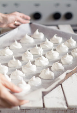 Cook , his hands , housewife and beaten egg whites into the egg meringueの写真素材