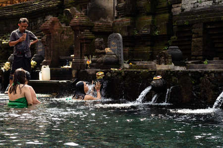 Bali, Indonesia - 29 5 19: People bathing in the holy fountains at Tirta Empul temple in Ubudのeditorial素材