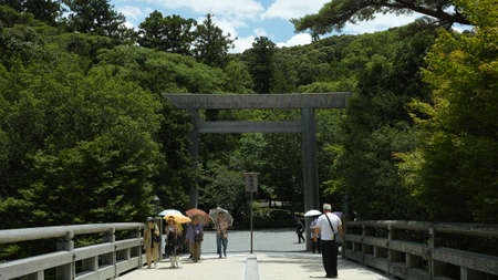 Ise, Japan - 28 6 19: People crossing the bridge that is the main entrance to Ise Jingu Shrineのeditorial素材