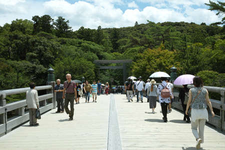 Ise, Japan - 28 6 19: People crossing the bridge that is the main entrance to Ise Jingu Shrineのeditorial素材